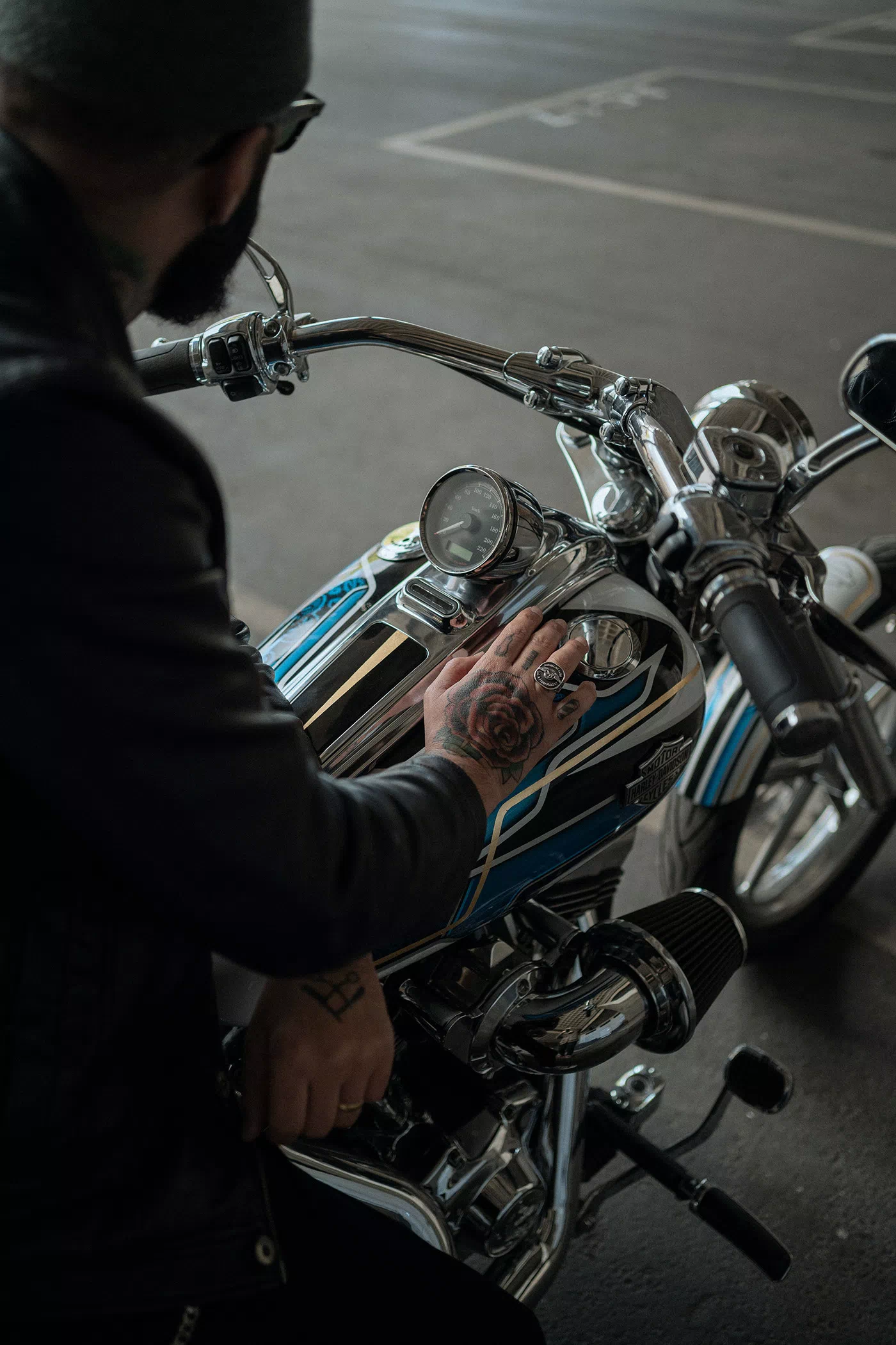 Unik-Motorcycles-Harley-Davidson-Rocker-DEEP-BLUE-004