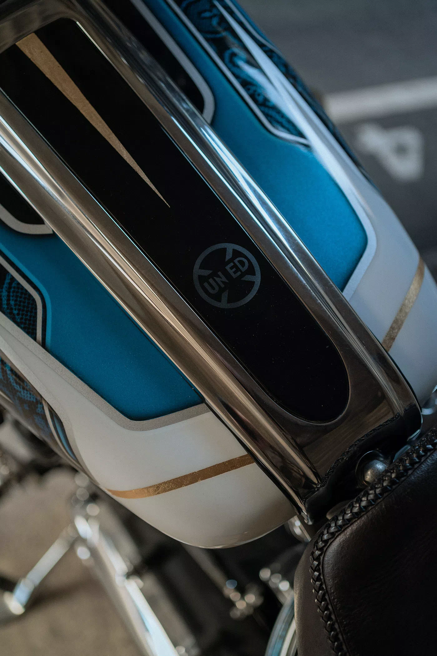 Unik-Motorcycles-Harley-Davidson-Rocker-DEEP-BLUE-011