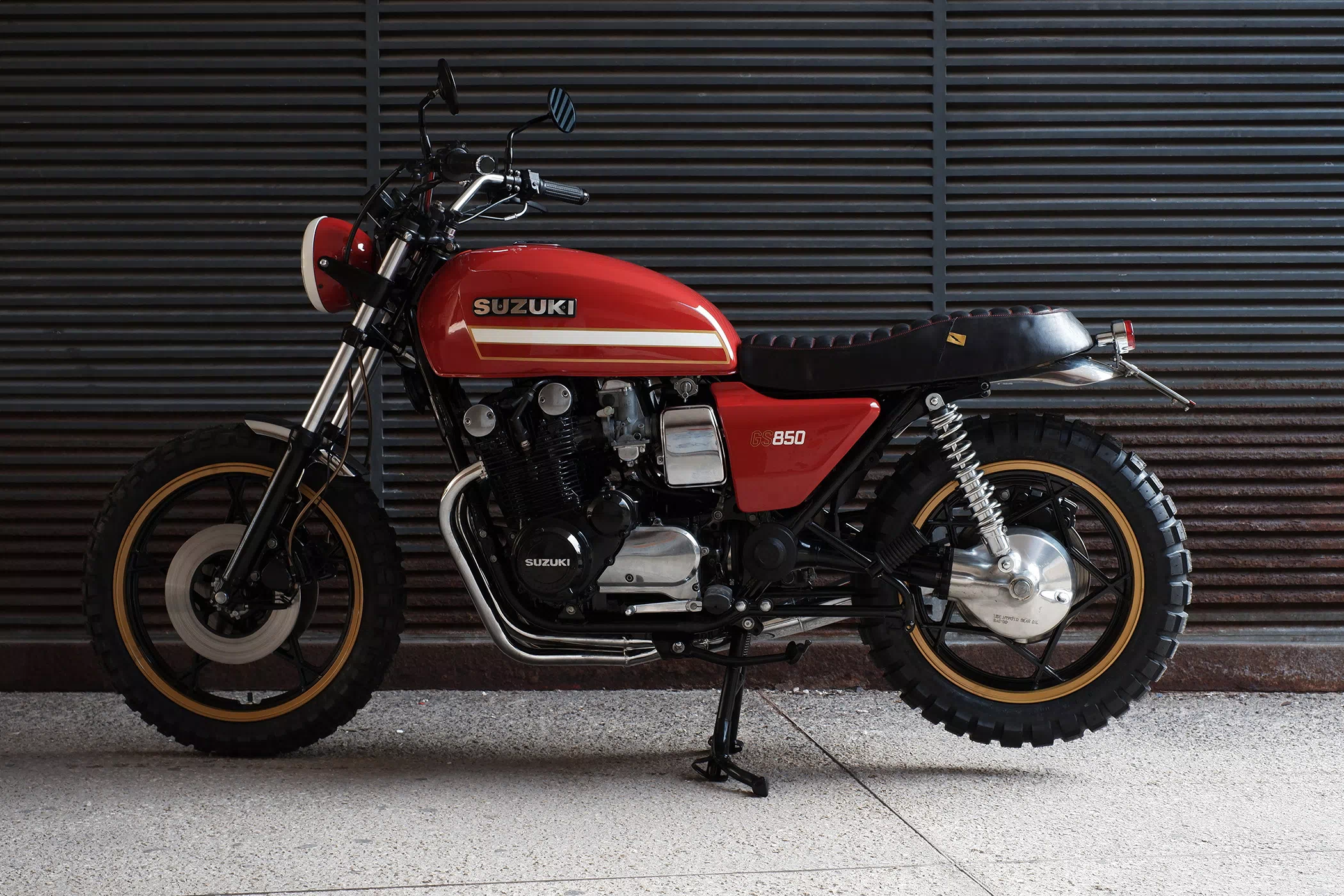 Unik-Motorcycles-SuzukiGS850-Mahogany-001