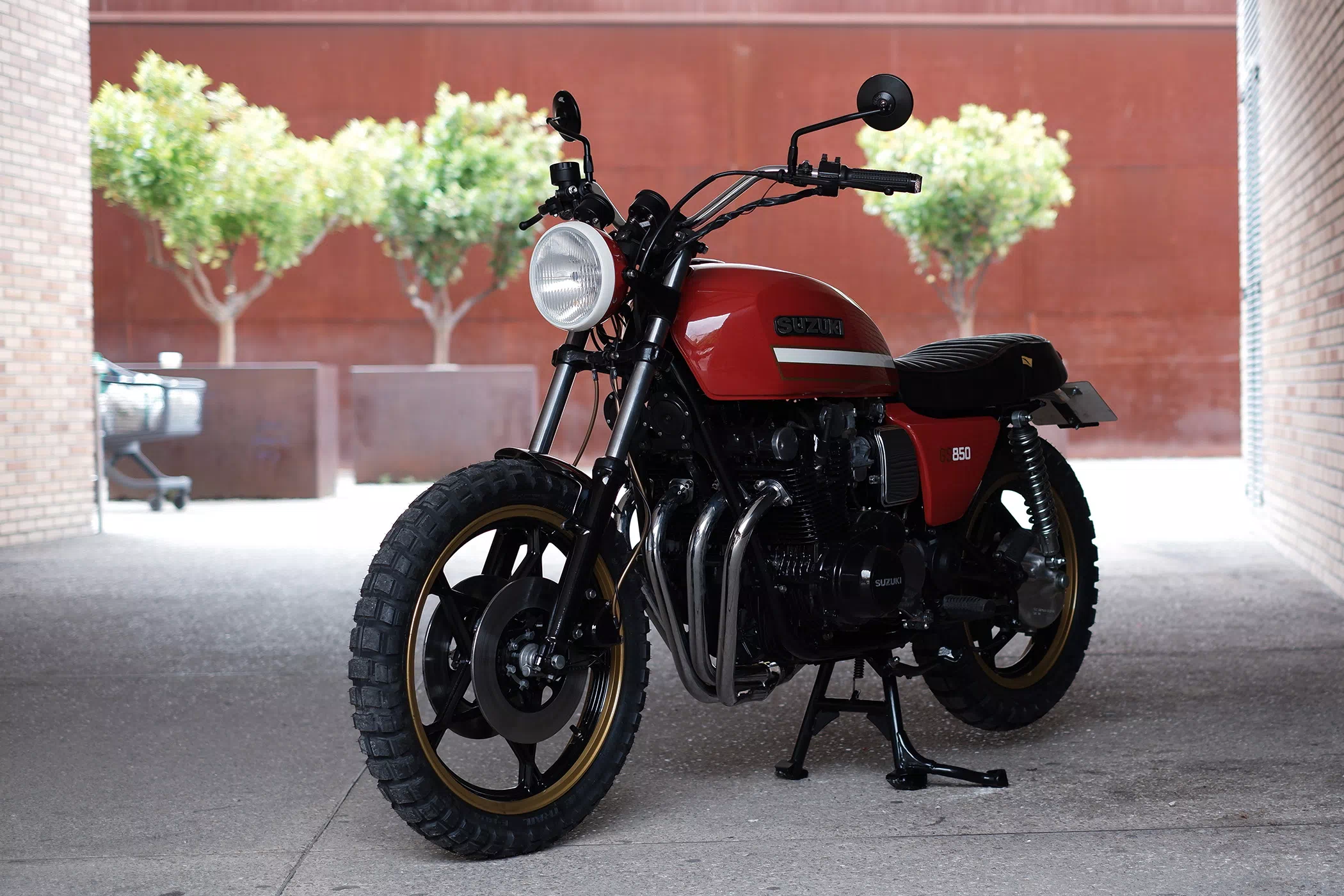 Unik-Motorcycles-SuzukiGS850-Mahogany-012