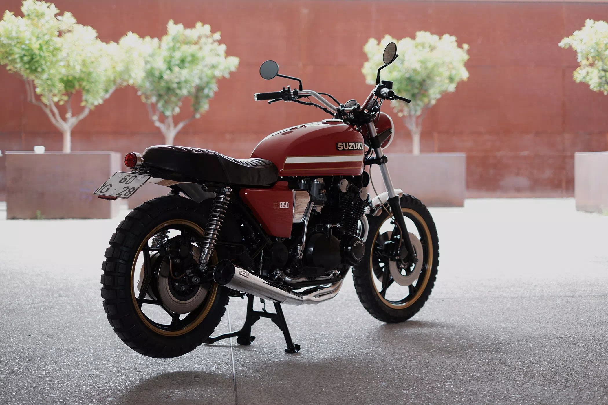 Unik-Motorcycles-SuzukiGS850-Mahogany-015